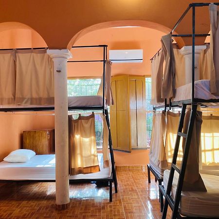 Alena Hostal Valladolid  Zewnętrze zdjęcie