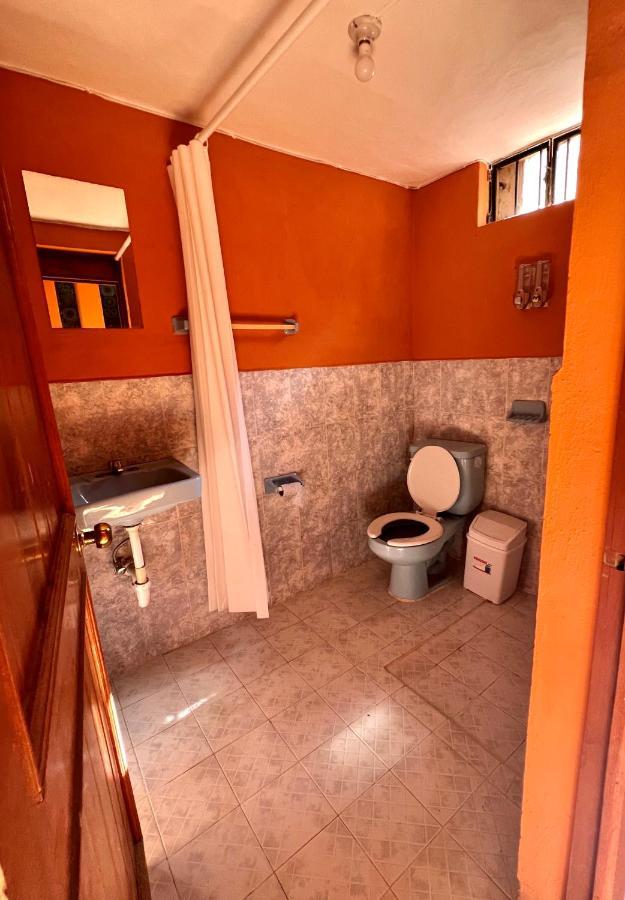 Alena Hostal Valladolid  Zewnętrze zdjęcie
