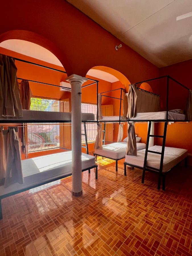 Alena Hostal Valladolid  Zewnętrze zdjęcie