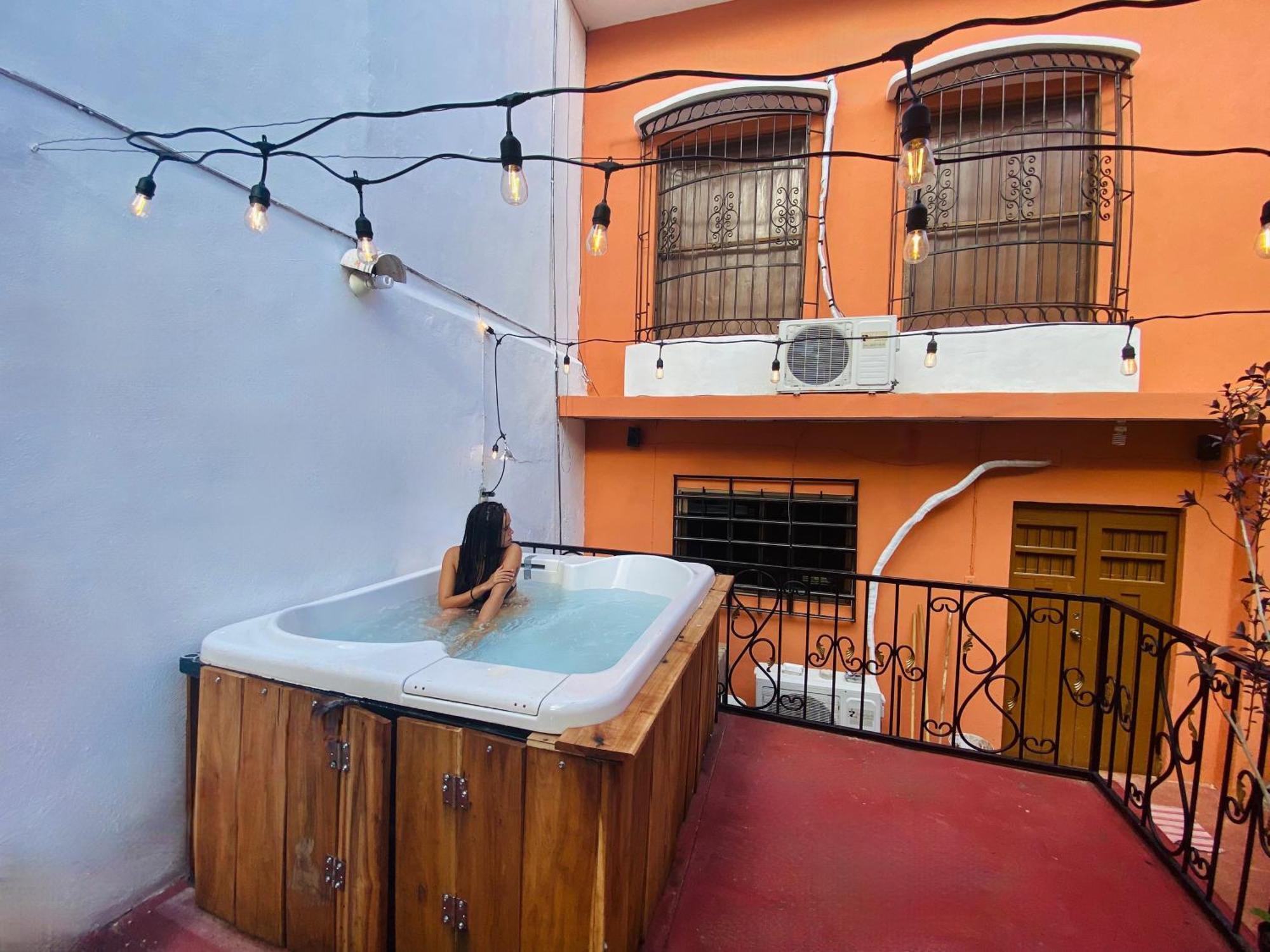 Alena Hostal Valladolid  Zewnętrze zdjęcie