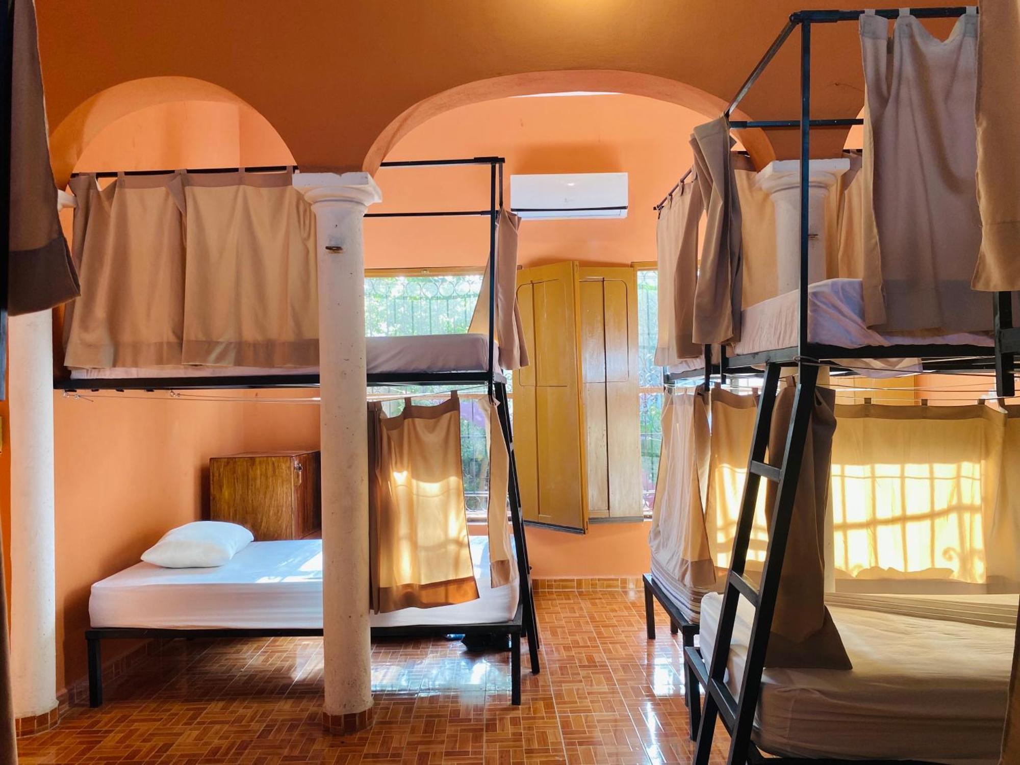 Alena Hostal Valladolid  Zewnętrze zdjęcie