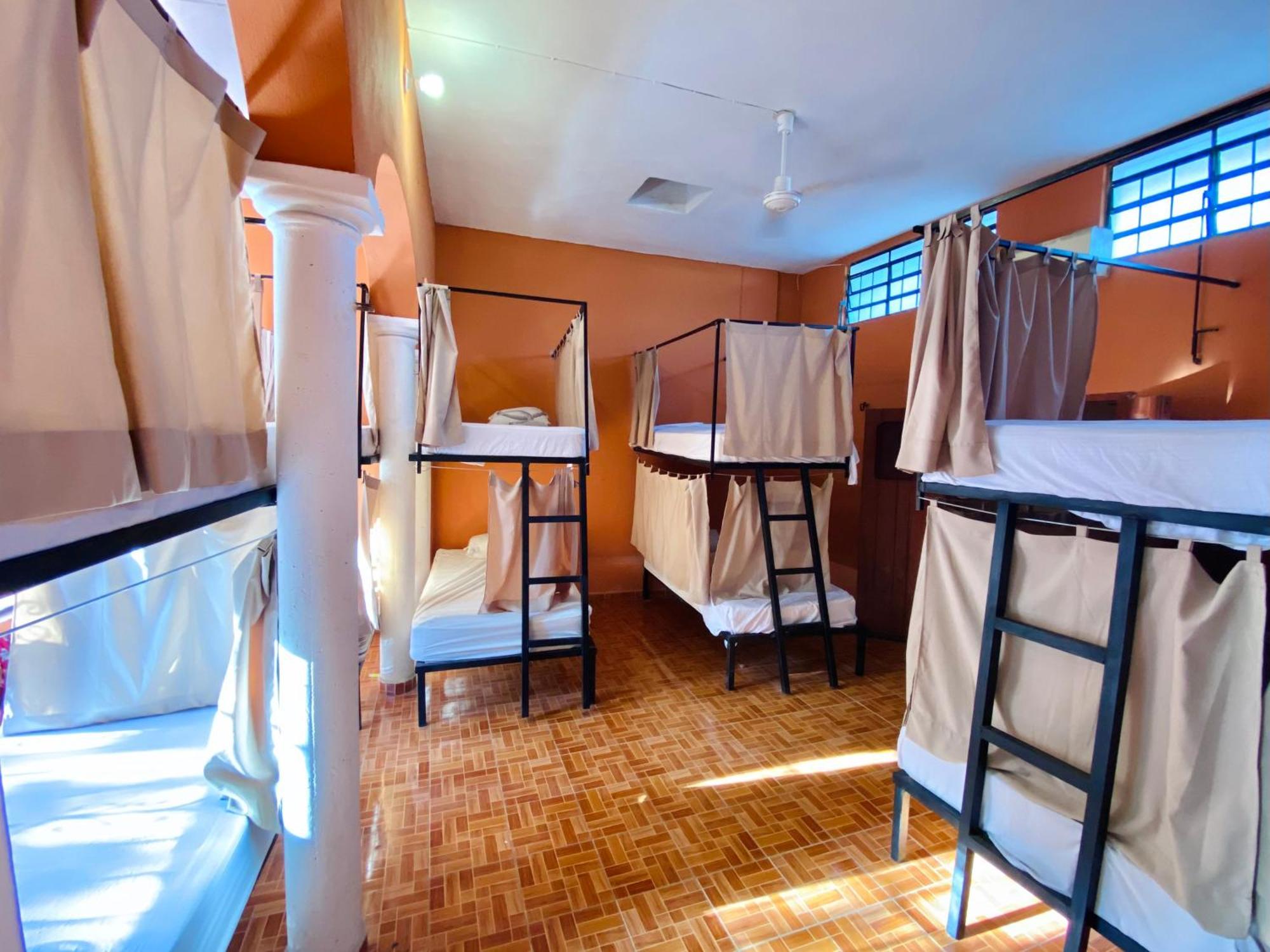 Alena Hostal Valladolid  Zewnętrze zdjęcie