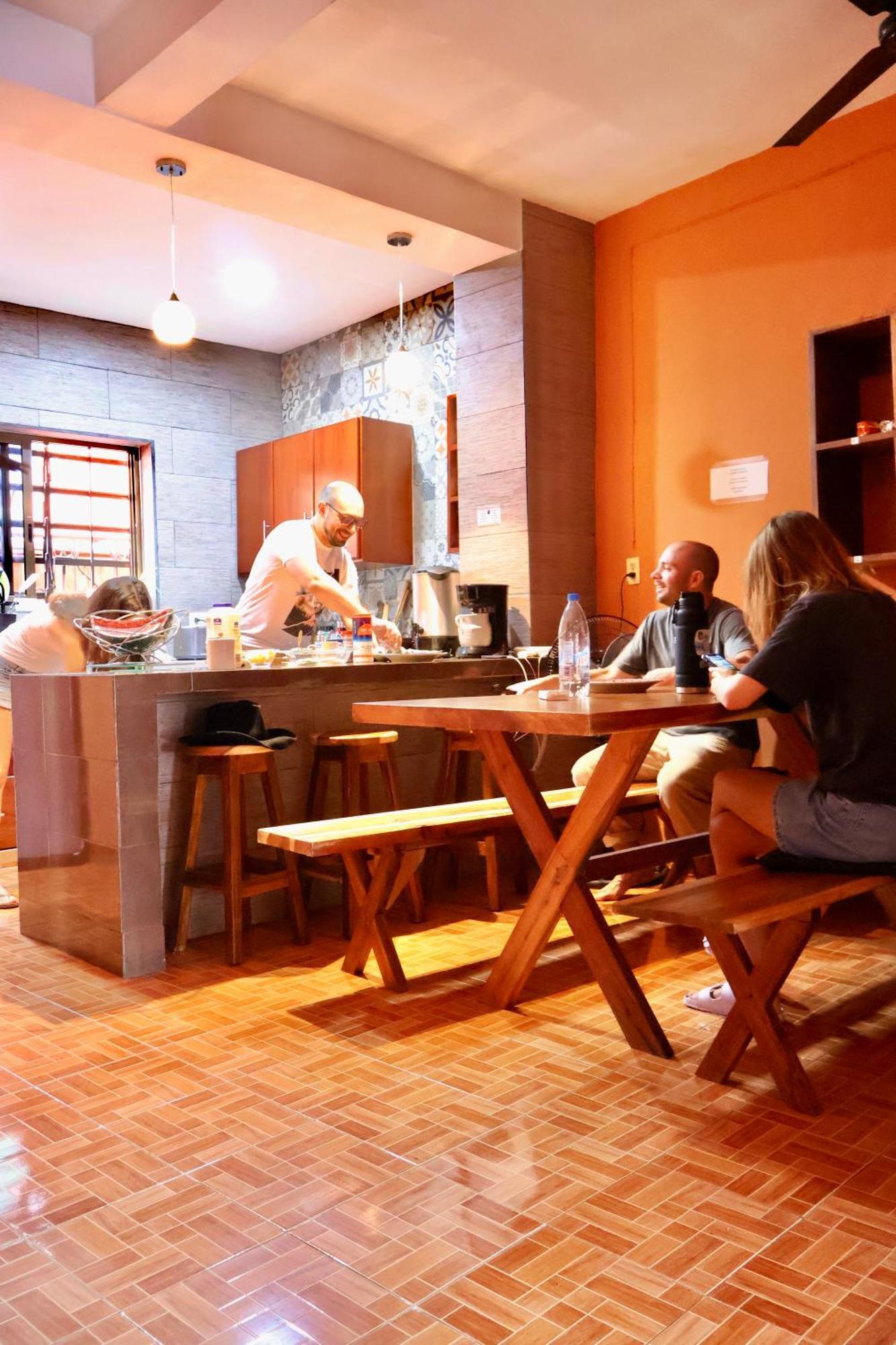 Alena Hostal Valladolid  Zewnętrze zdjęcie