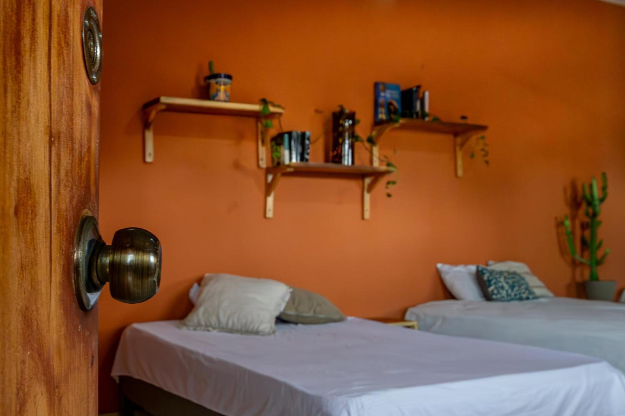 Alena Hostal Valladolid  Zewnętrze zdjęcie