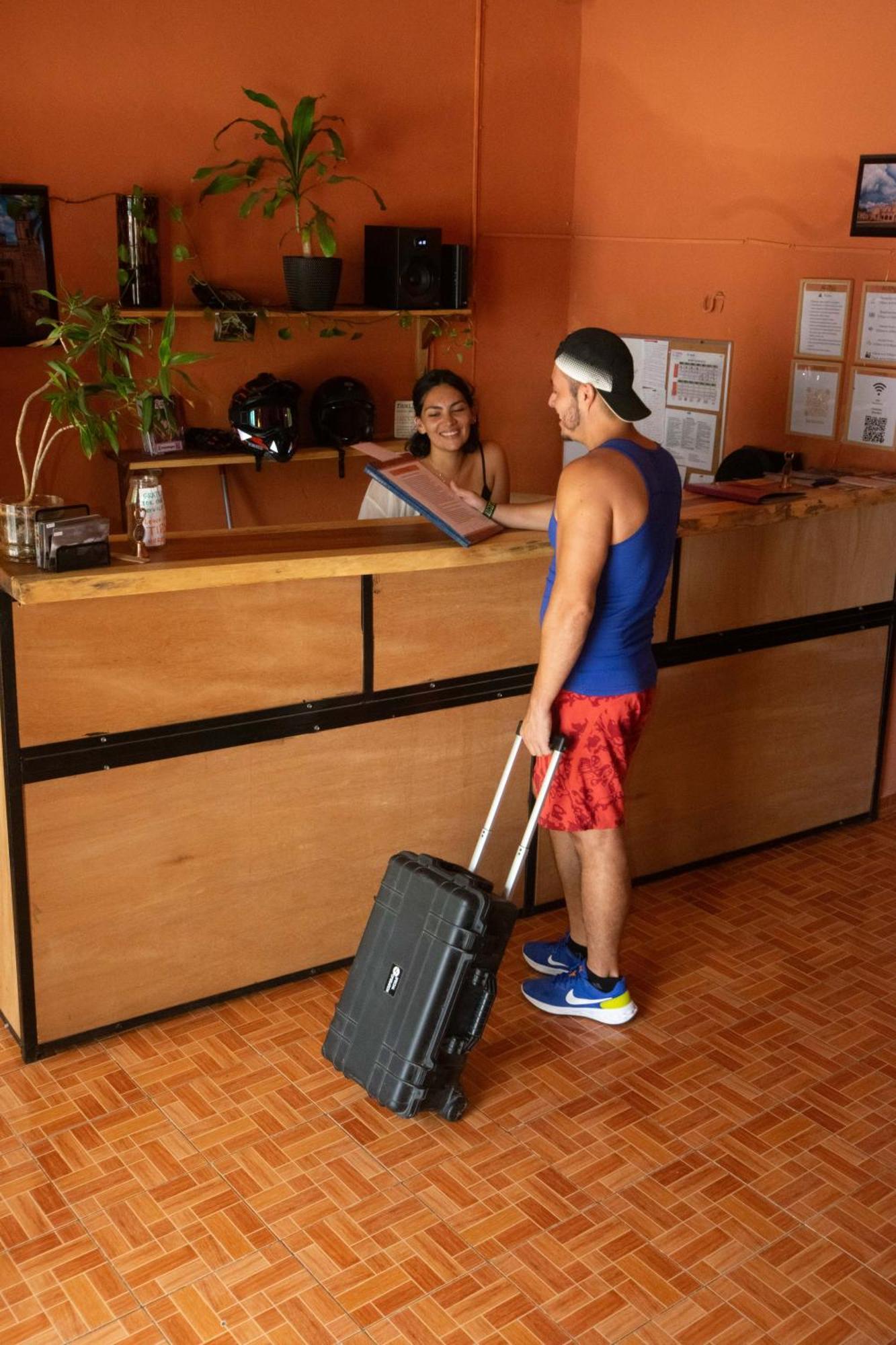 Alena Hostal Valladolid  Zewnętrze zdjęcie